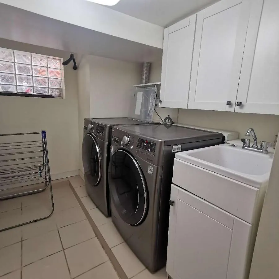 Toronto Central Area Double-Bed Room Canada