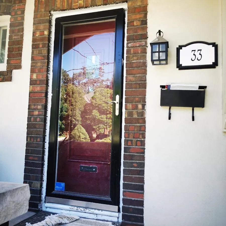 Toronto Central Area Double-Bed Room 0*,  Canada